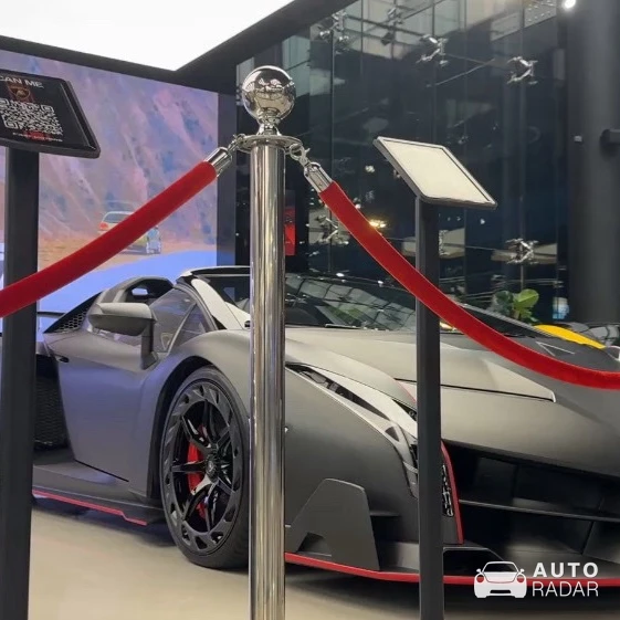 Lamborghini Veneno LP750-4 Roadster spotted in Dubai