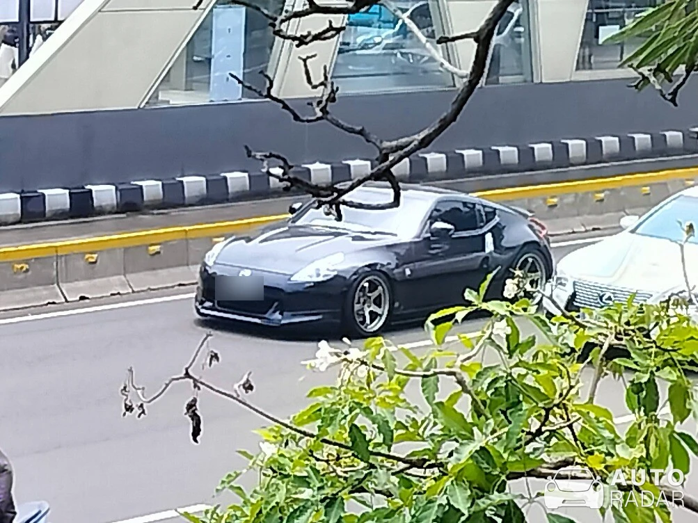 Nissan 370Z spotted in South Jakarta City, Indonesia
