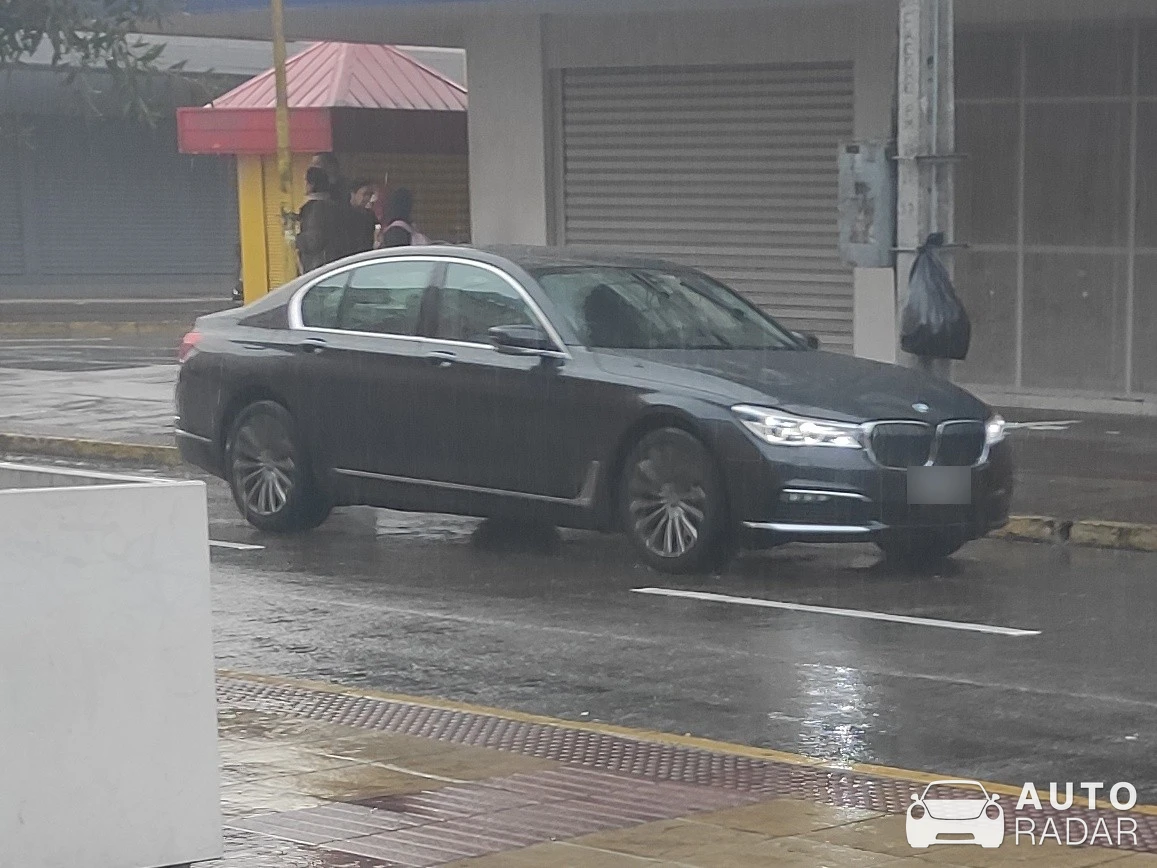 BMW 760Li V12 Xdrive G12 spotted in Calbuco