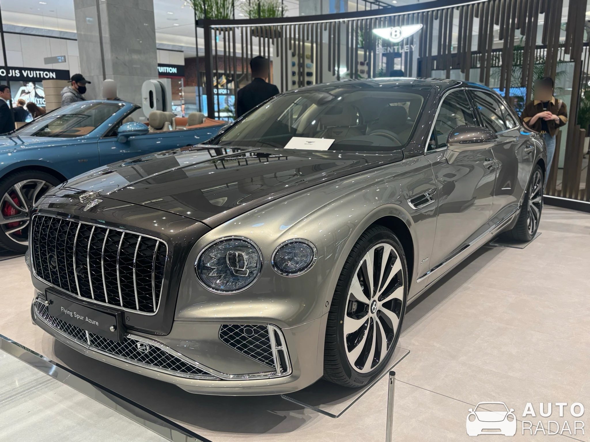 Bentley Flying Spur V8 Azure spotted in 성남시