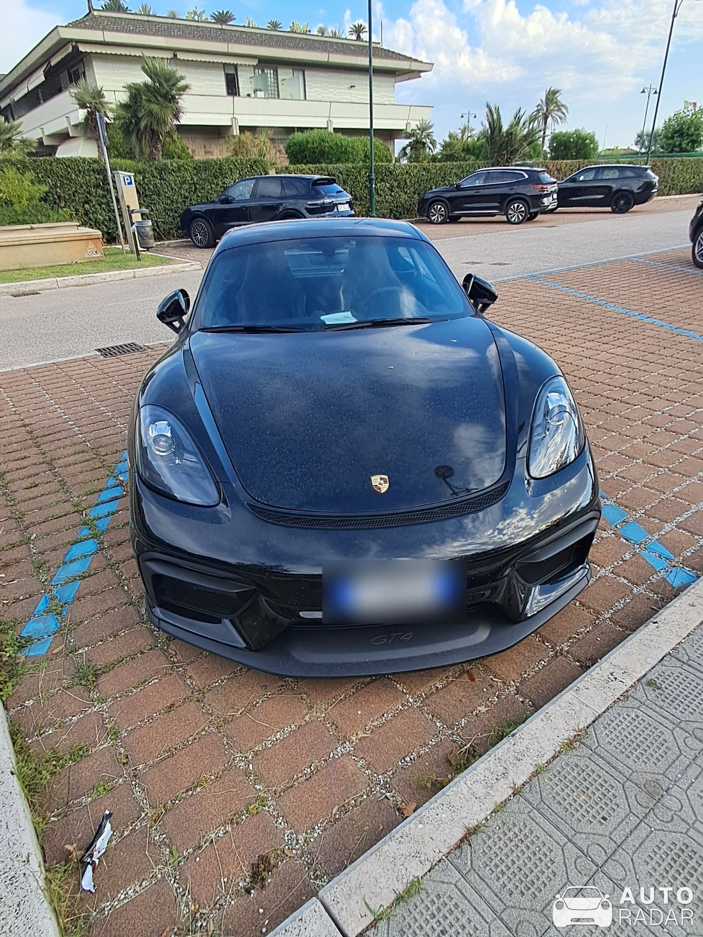Porsche 718 Cayman GT4 MR spotted in Forte dei Marmi