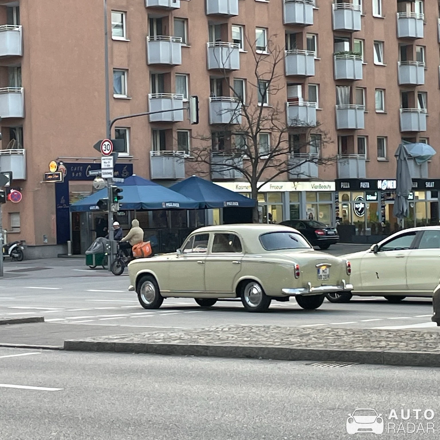 Peugeot 403 spotted in München