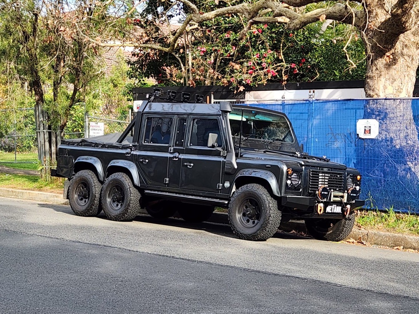 Land Rover Defender 110 6x6