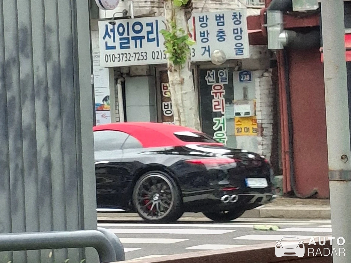 Mercedes-Benz SL 43 AMG spotted in Seoul