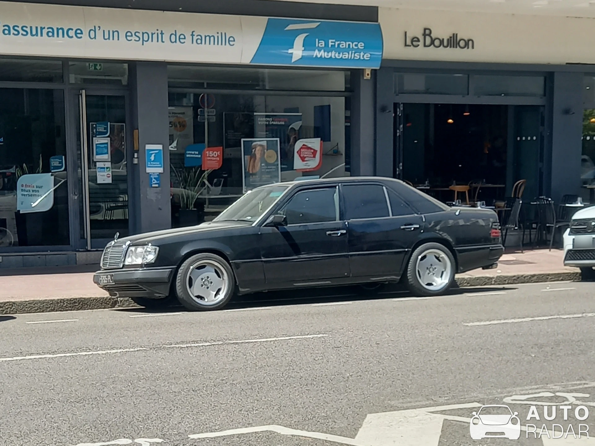 Mercedes-Benz E-Klasse Estate W124 spotted in Annecy