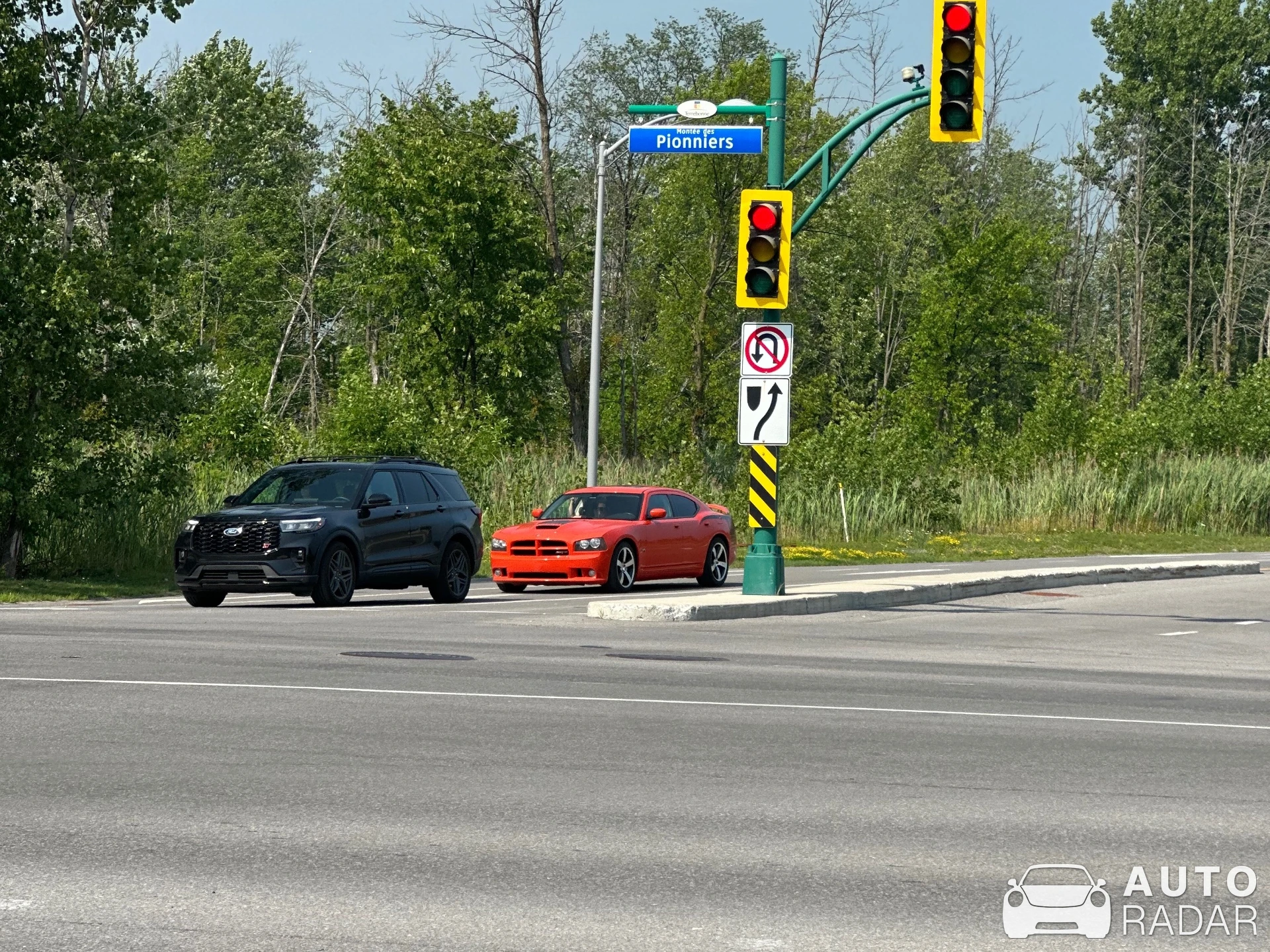 Dodge Charger SRT-8 Super Bee 2012 spotted in Terrebonne