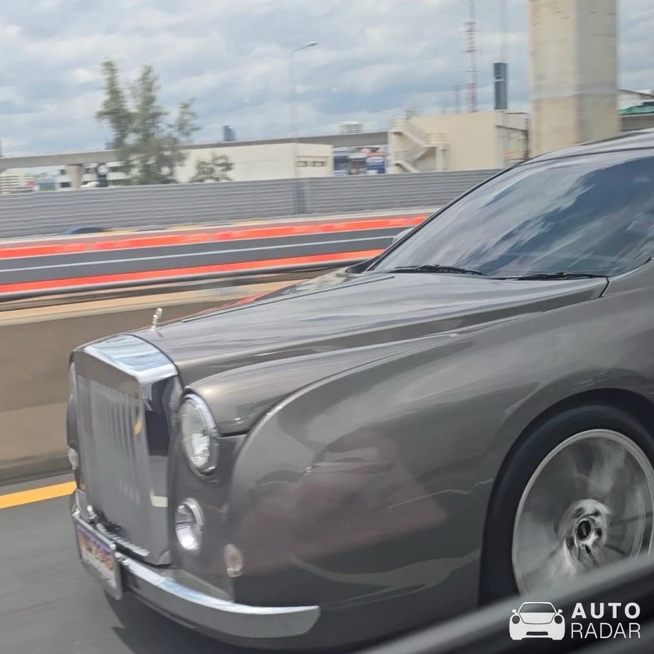 Mitsuoka Galue III spotted