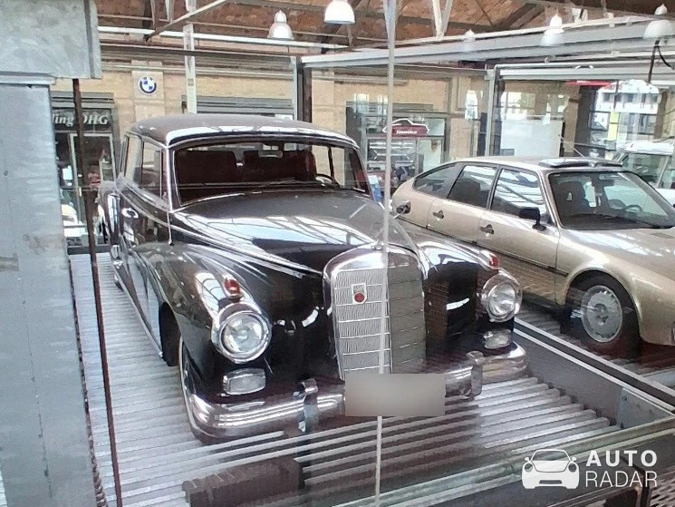 Mercedes-Benz 300E spotted in Berlin