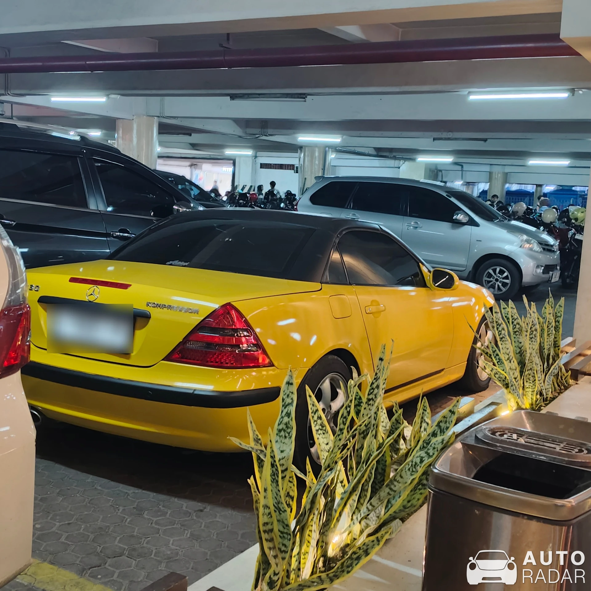 Mercedes-Benz SLK 350 R171 spotted in Madiun