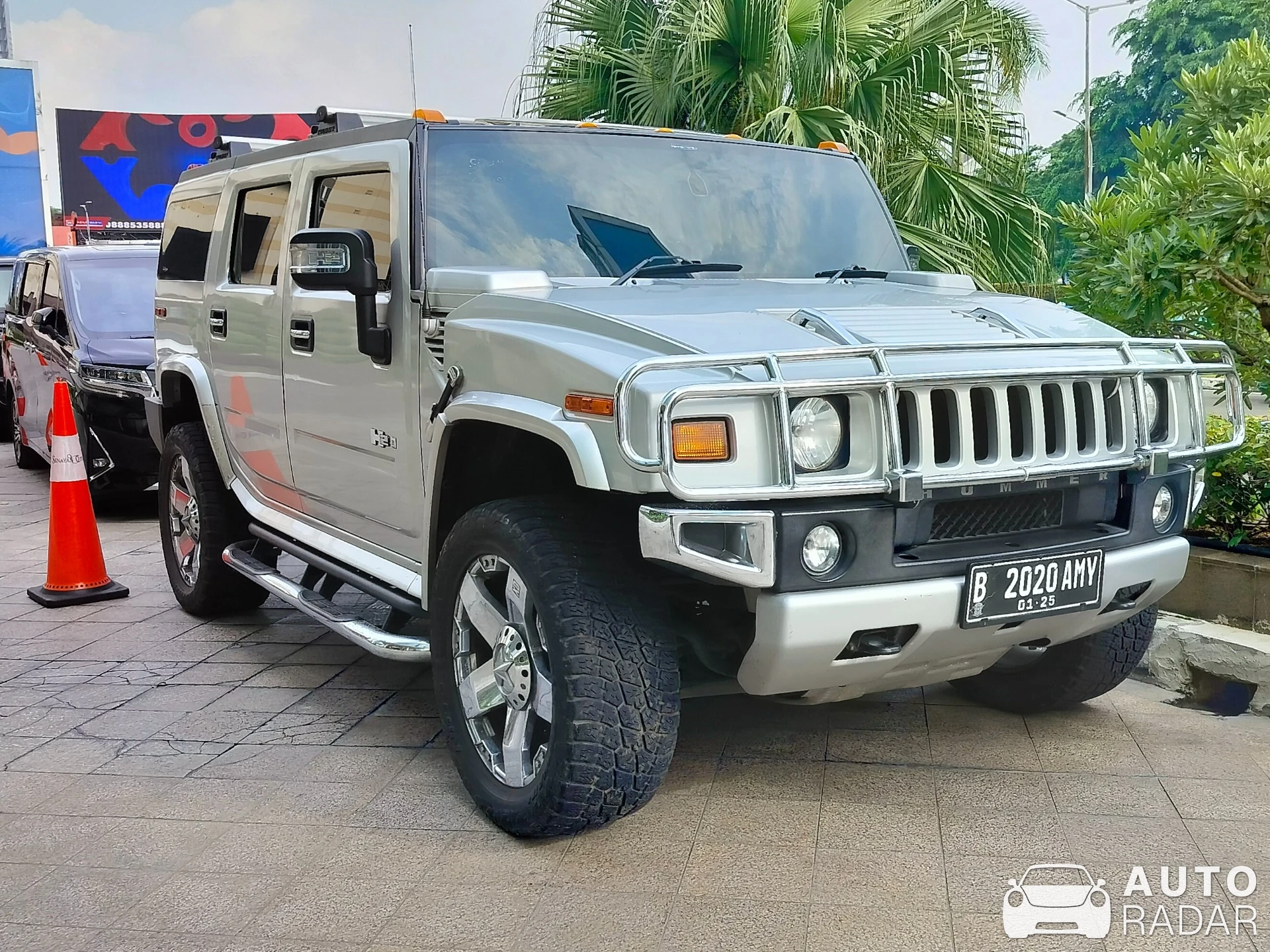 Hummer H2 spotted in Kota Jakarta Pusat, Indonesia