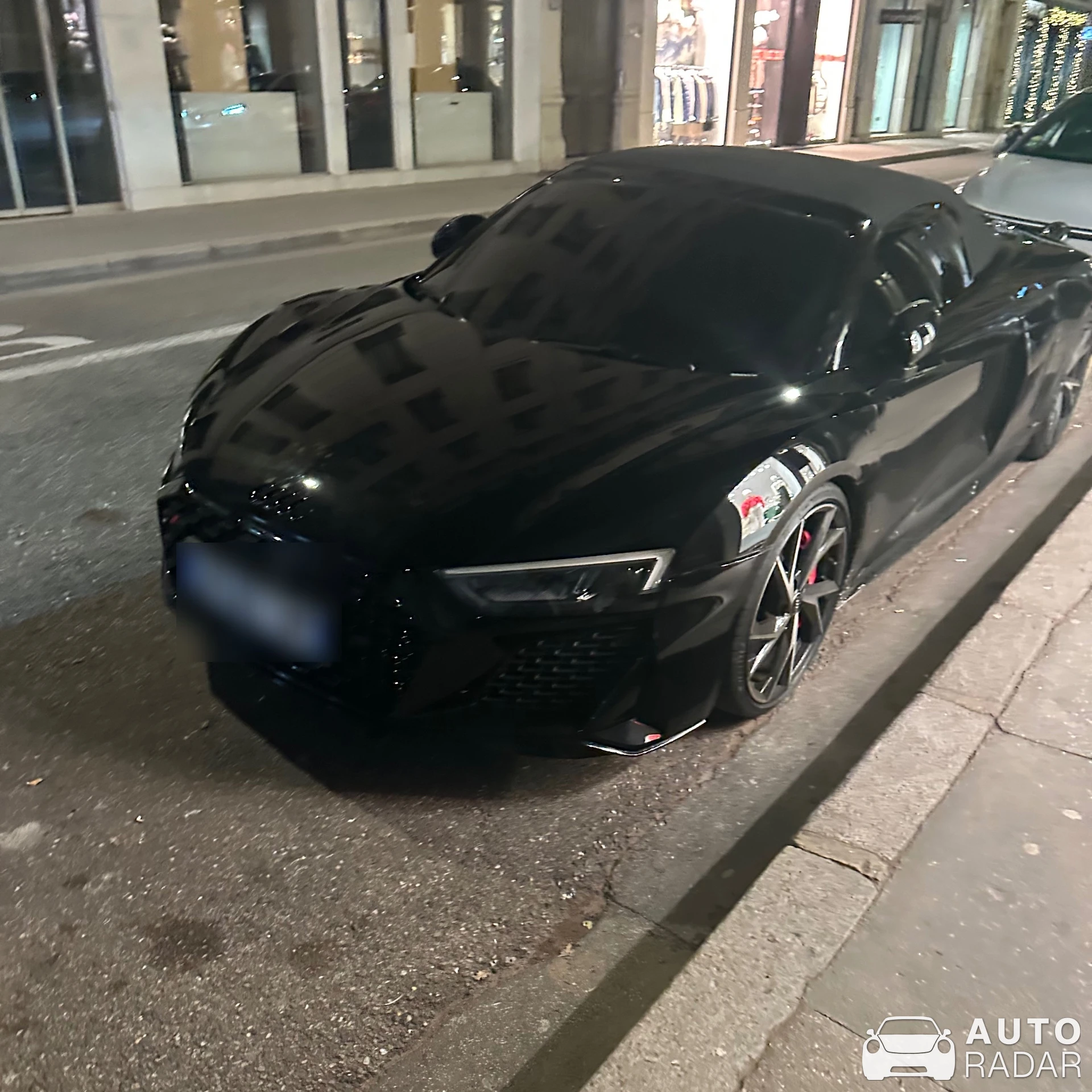 Audi R8 V10 Spyder spotted in Lyon, França