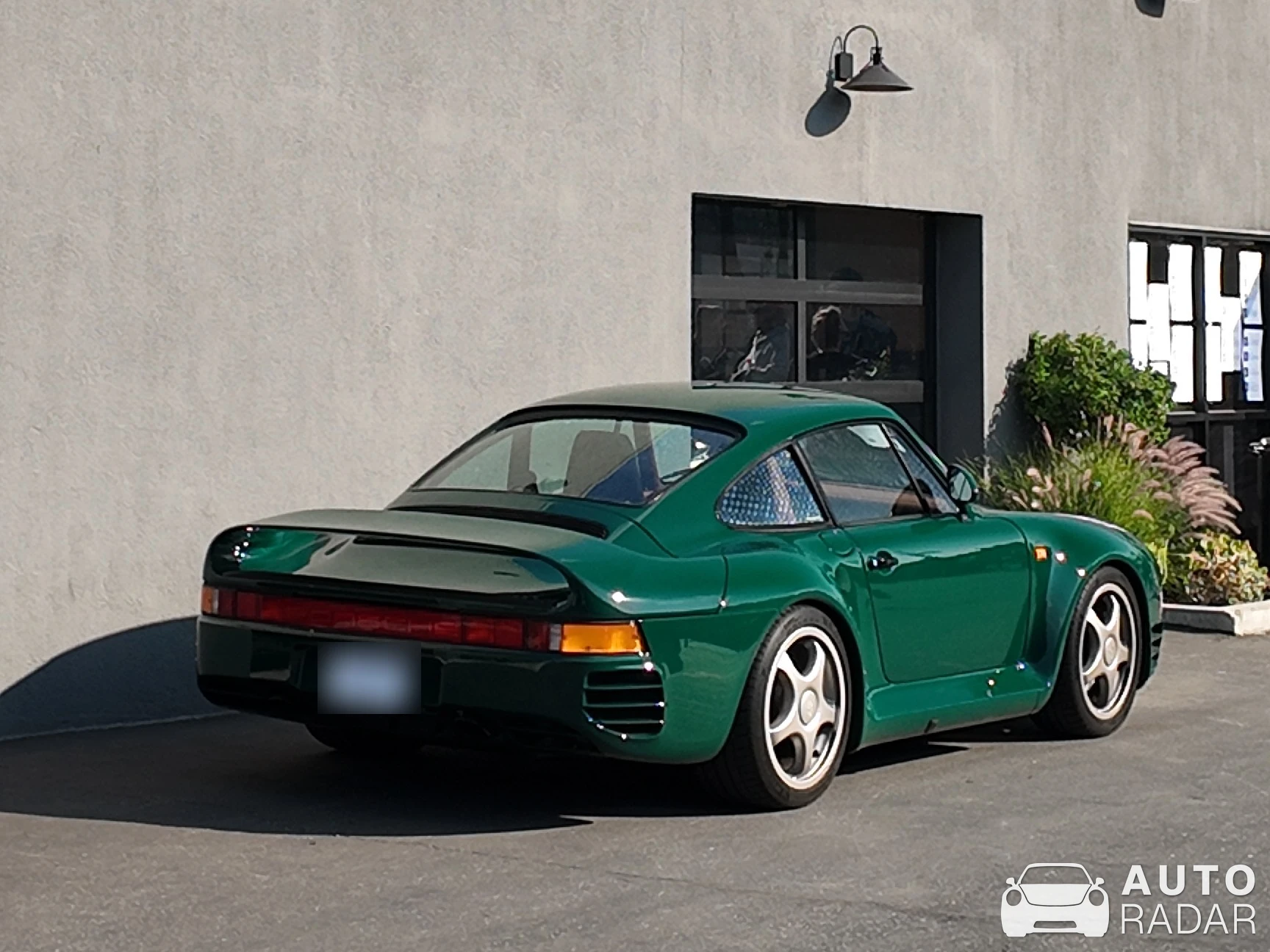 Porsche 959 SC spotted in Los Angeles, United States