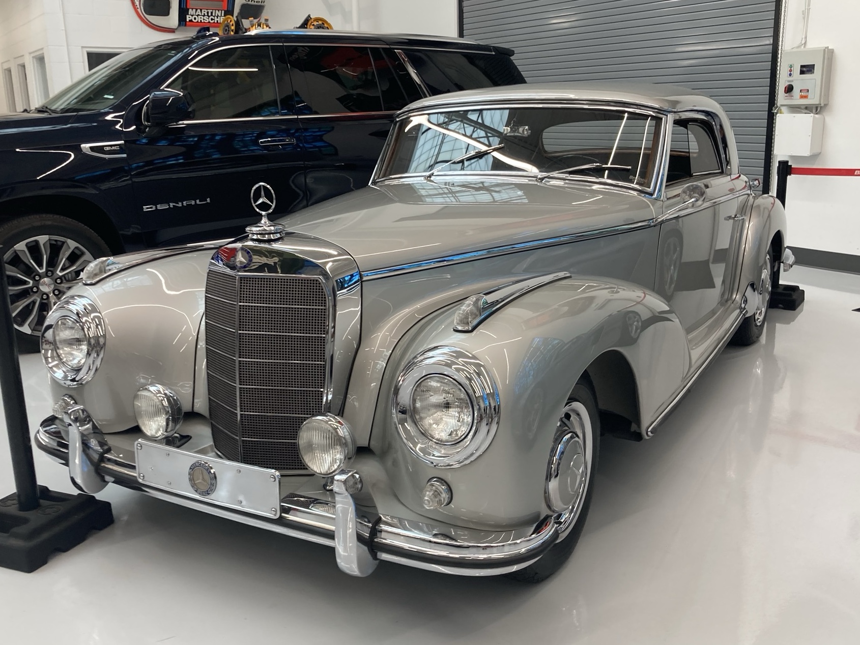 Mercedes-Benz 300S Roadster