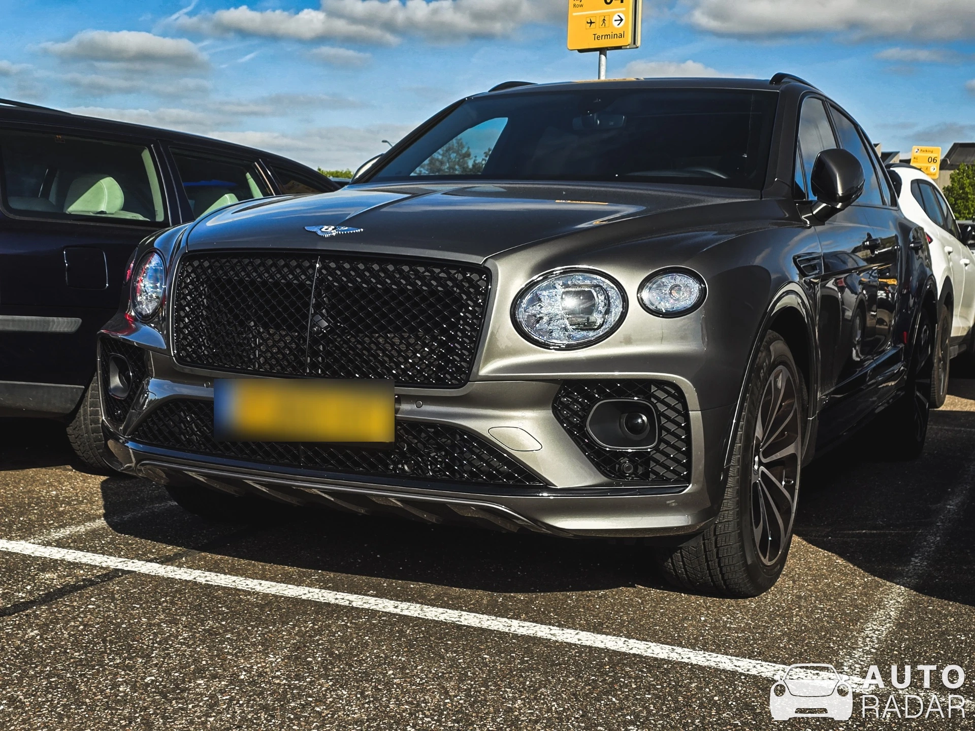 Bentley Bentayga Hybrid spotted in Rotterdam