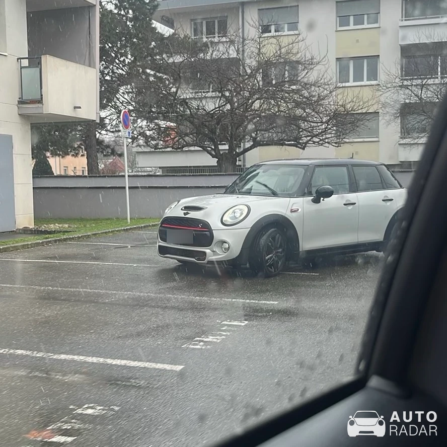 Mini Cooper S 5-Door spotted in Ingersheim