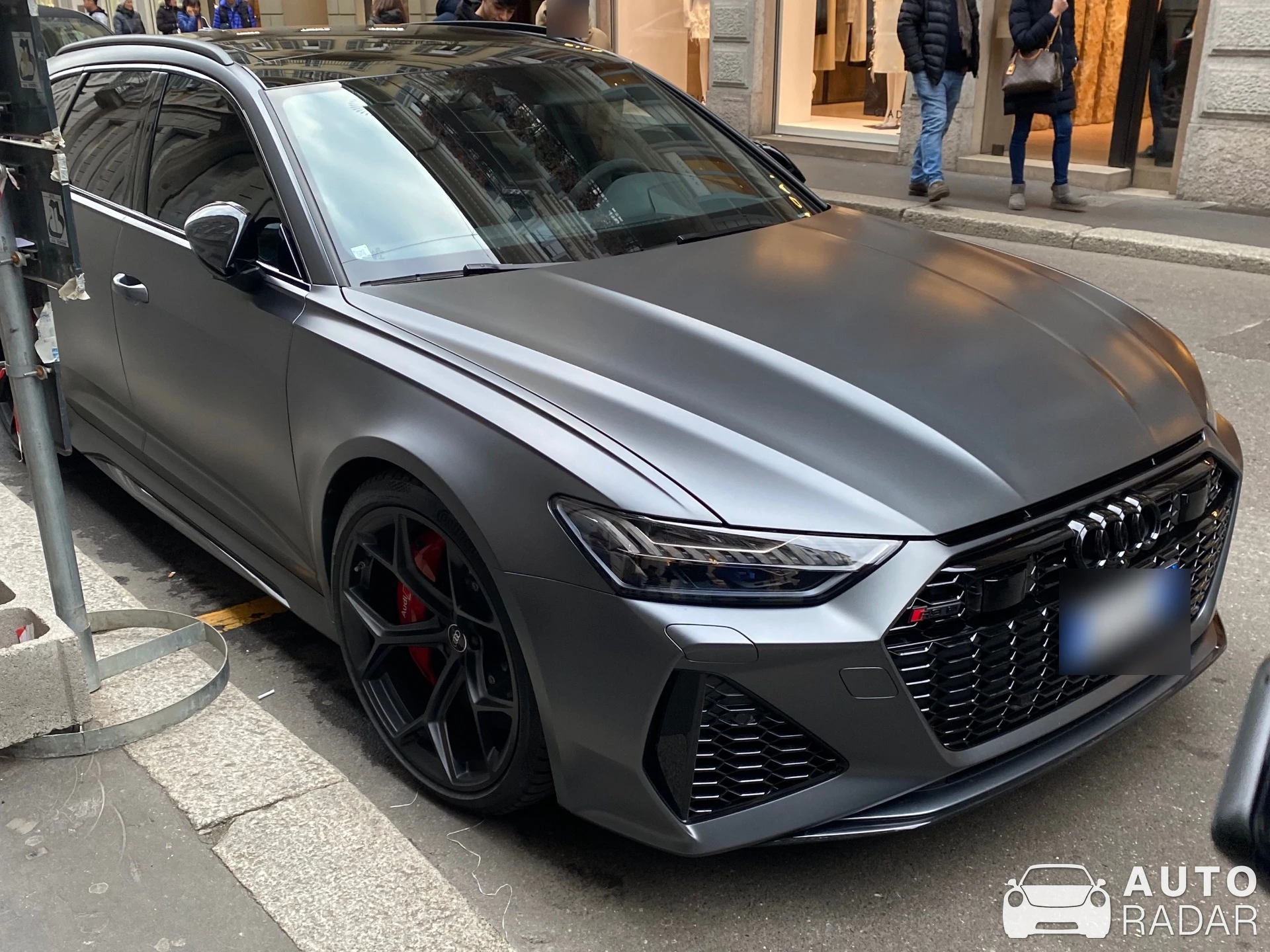 Audi RS6 Avant C7 spotted in Milano, Italia