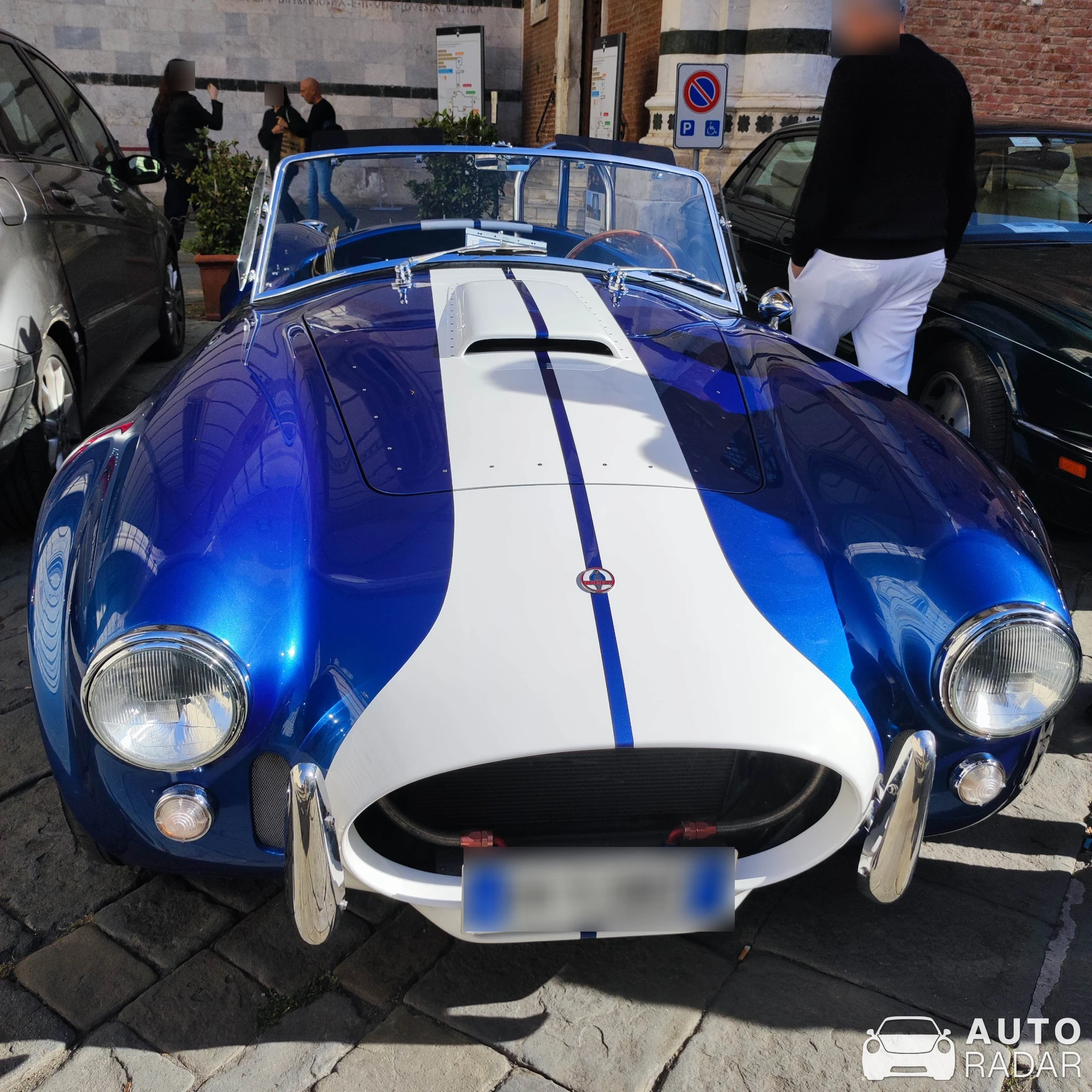 Shelby Cobra 427 spotted in Siena