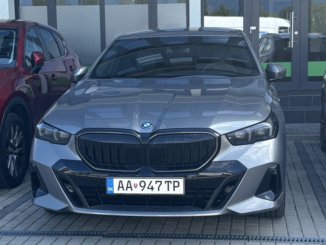 BMW i5 M50 G60