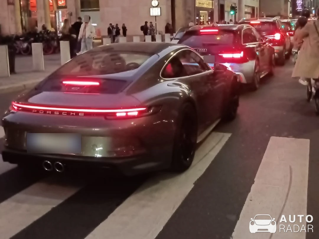 Porsche 992 GT3 Touring MkI spotted in Milan, Italy