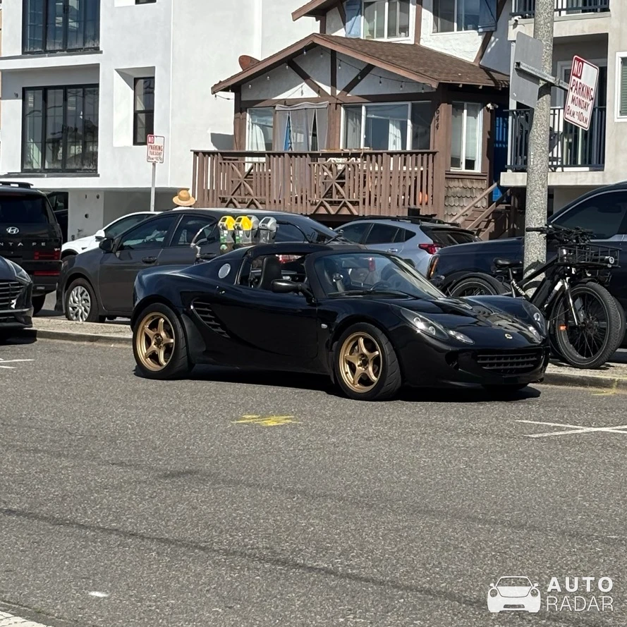 Lotus Elise S2 spotted in Hermosa Beach, United States