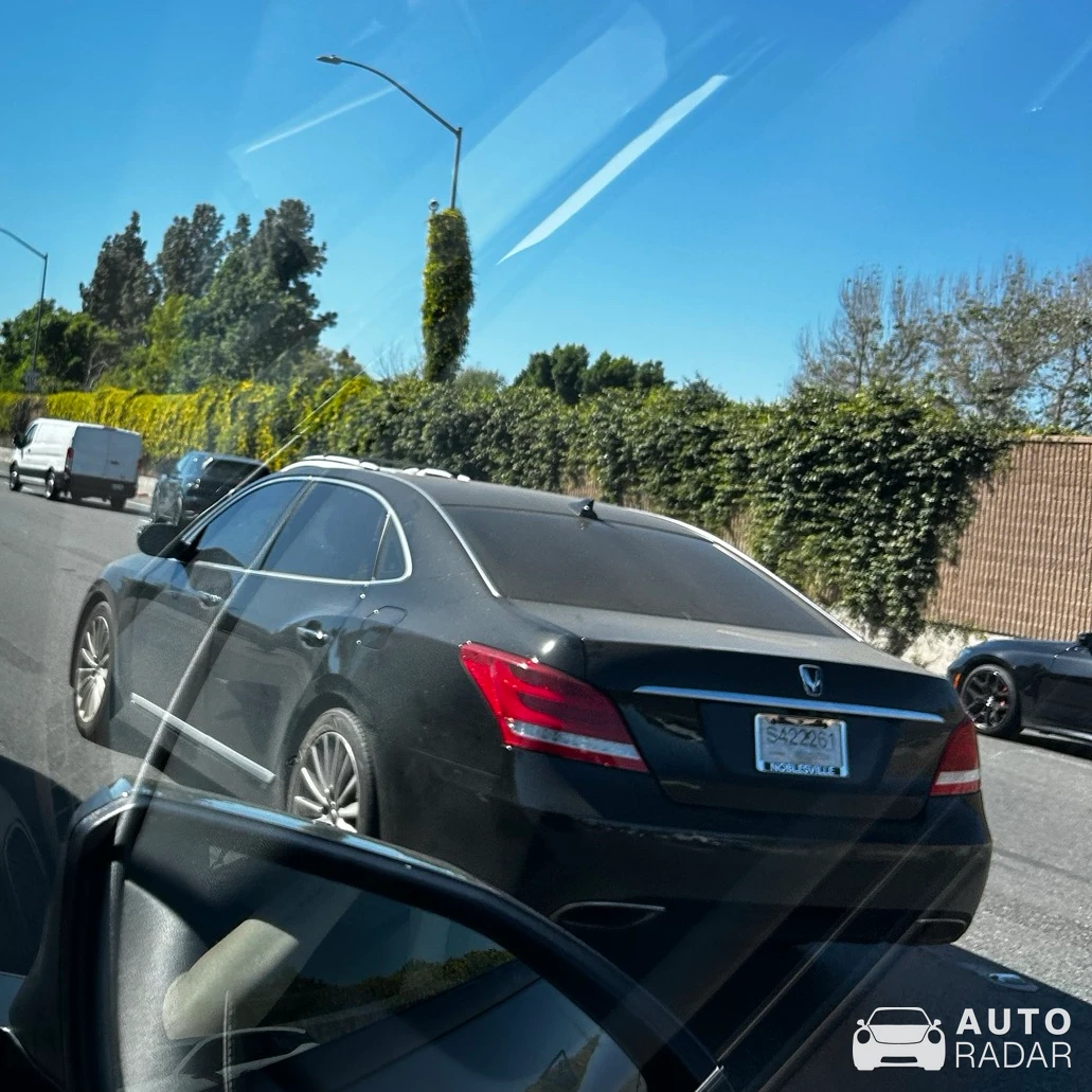 Hyundai Equus spotted in Los Angeles