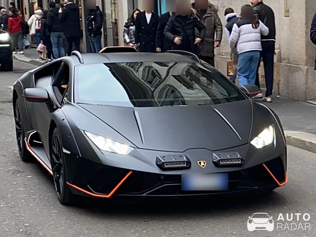 Lamborghini Huracán LP610-4 Sterrato spotted in Milano, Italia