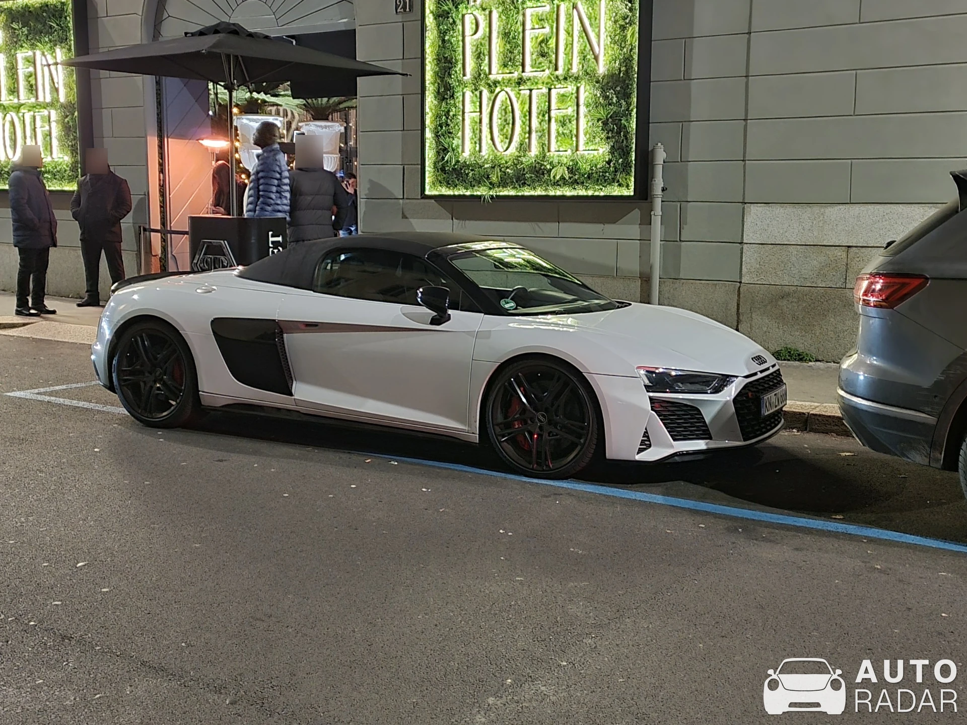 Audi R8 V10 Spyder spotted in Milano, Italia