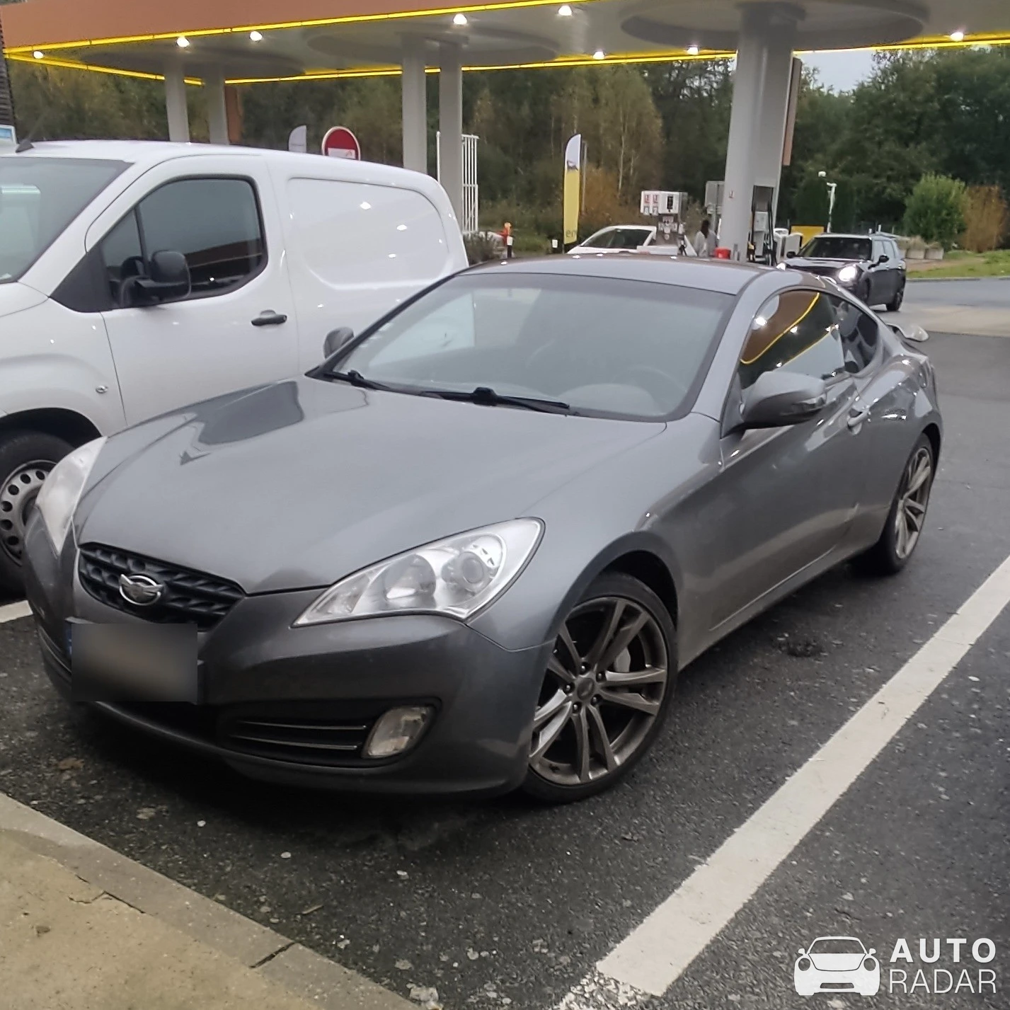 Hyundai Genesis spotted in Chaumont-sur-Tharonne, Francia