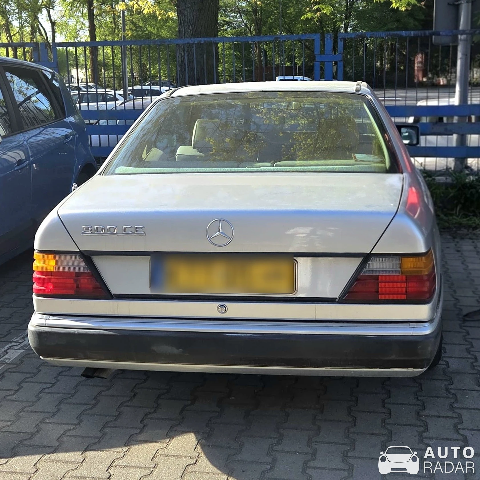 Mercedes-Benz 300E spotted in Kraków