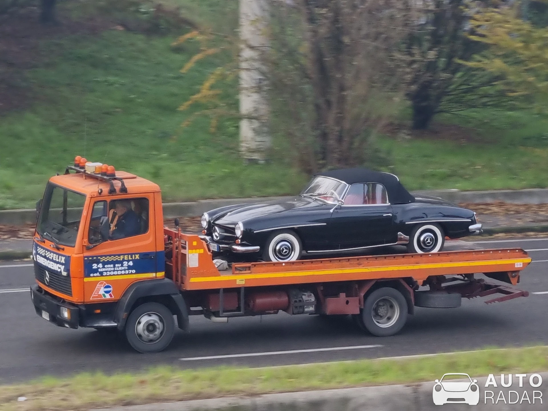 Mercedes-Benz 190 SL spotted in Milano, Italia