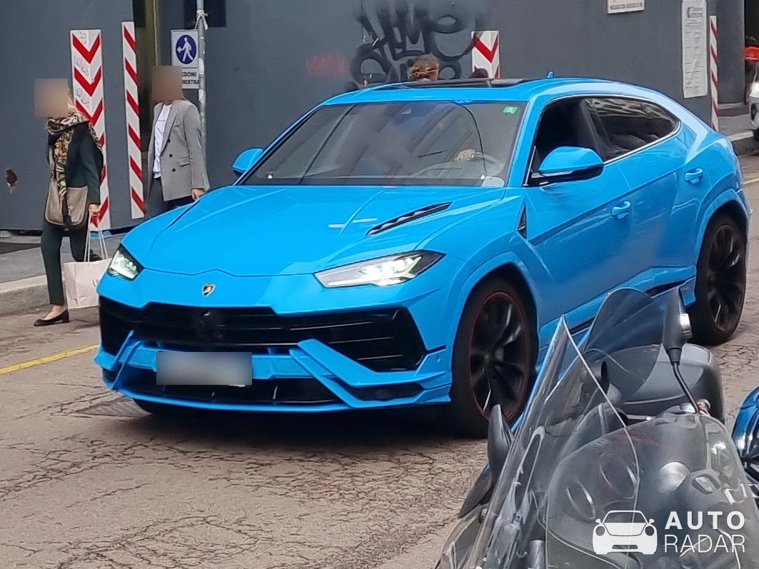 Lamborghini Urus S spotted in Milano, Italia