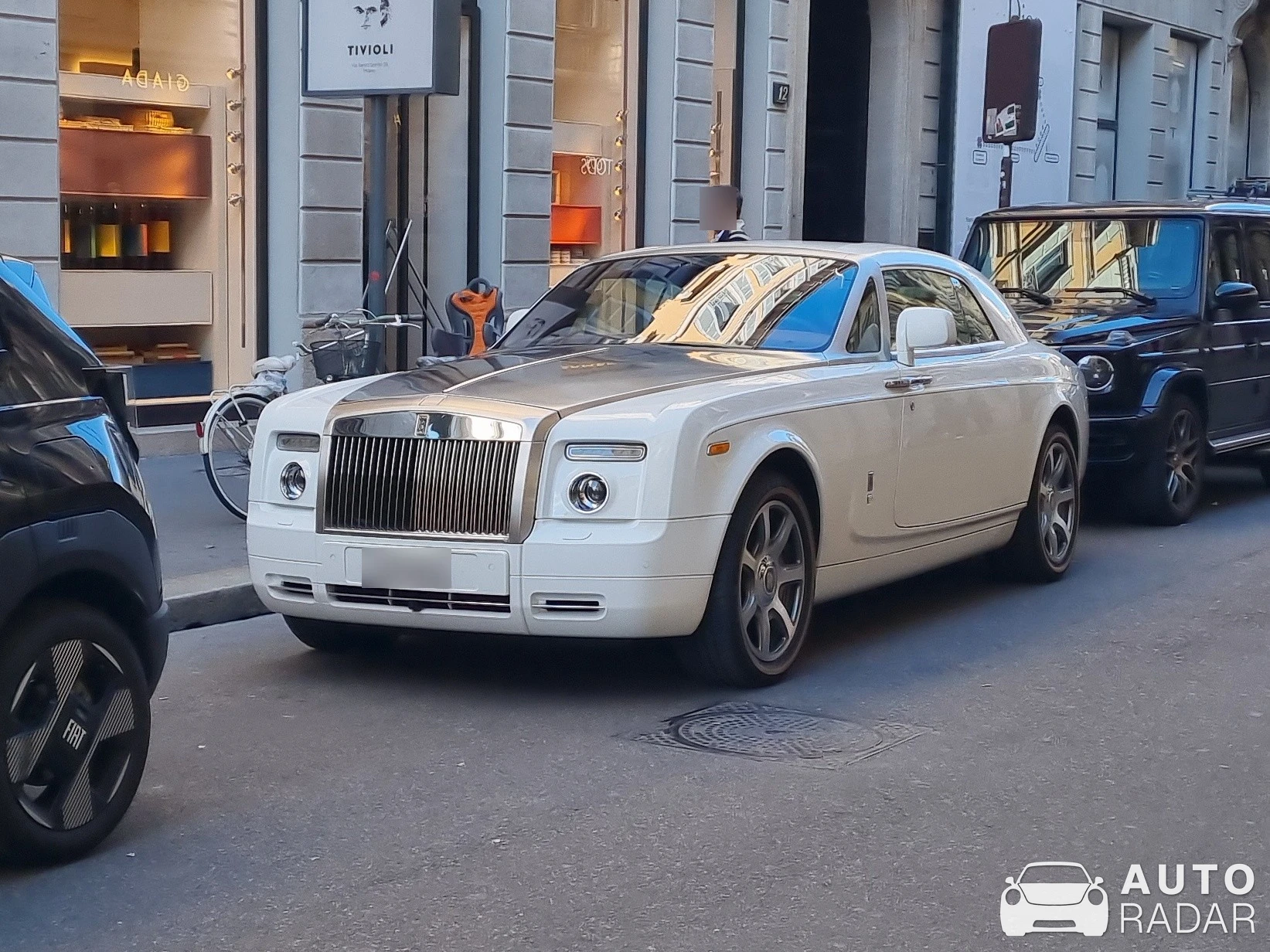 Rolls-Royce Phantom Coupé spotted in Milano