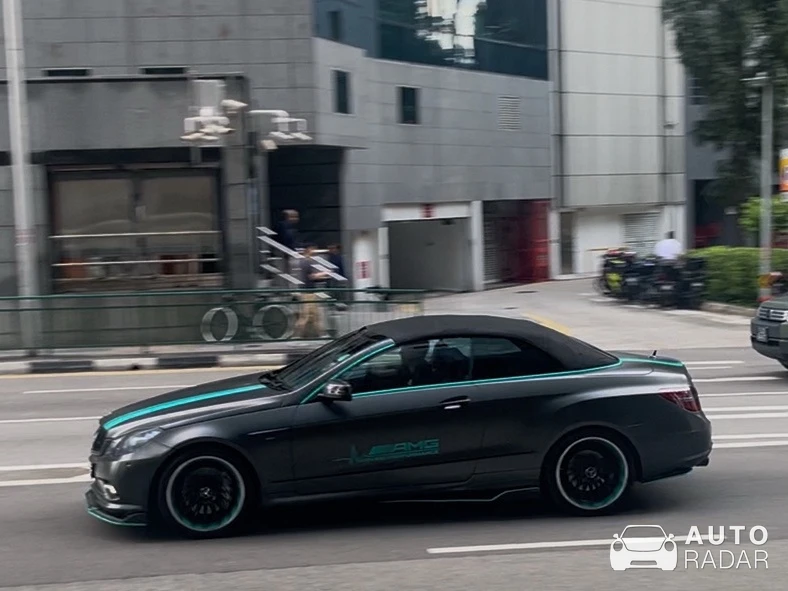 Mercedes-Benz E-Klasse Cabriolet A207 2013 spotted in Singapore, Singapore