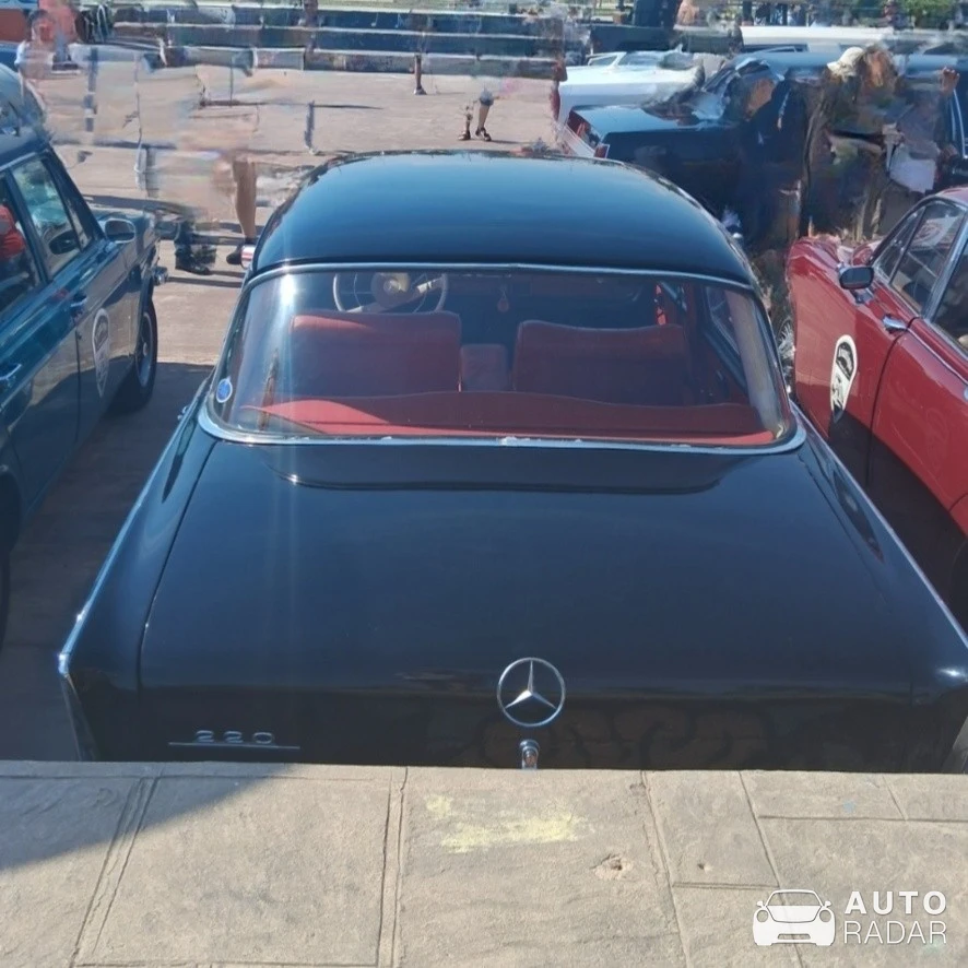 Mercedes-Benz 220 spotted in Alimos