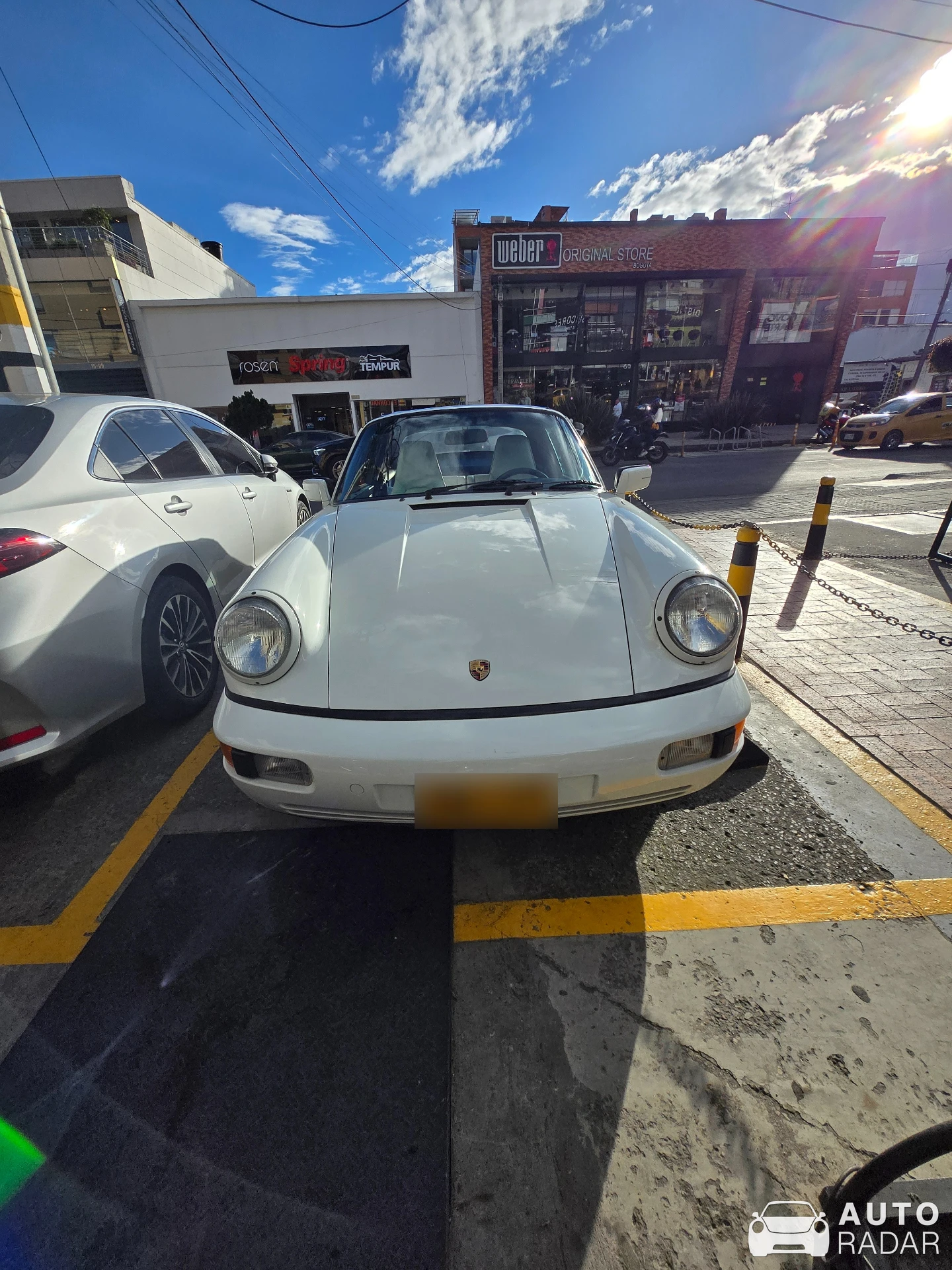Porsche 964 Carrera 2 spotted in Bogotá, Colombia