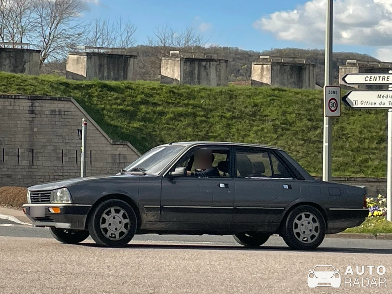 Peugeot 505 spotted in Toul