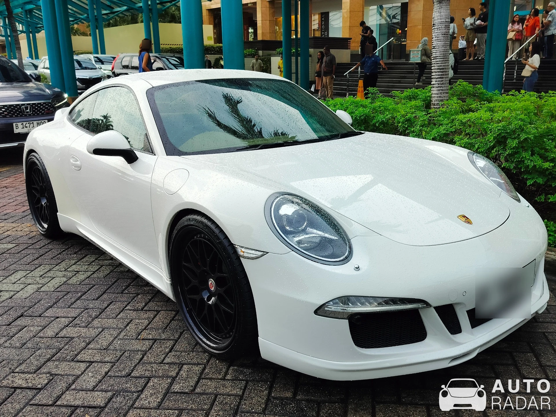 Porsche 991 Carrera MkI spotted in Kota Jakarta Pusat, Indonesia