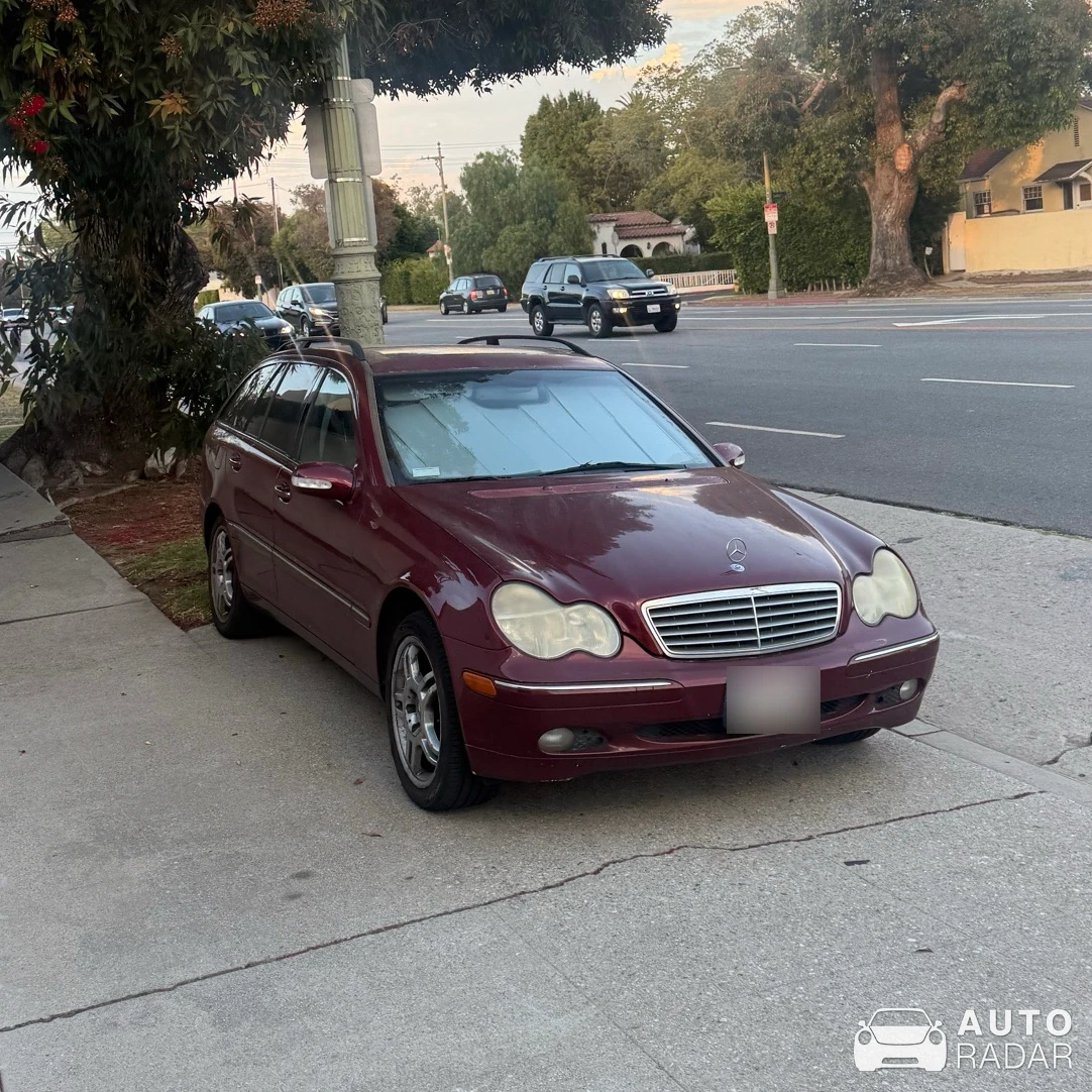 Mercedes-Benz C 32 AMG spotted in Los Angeles