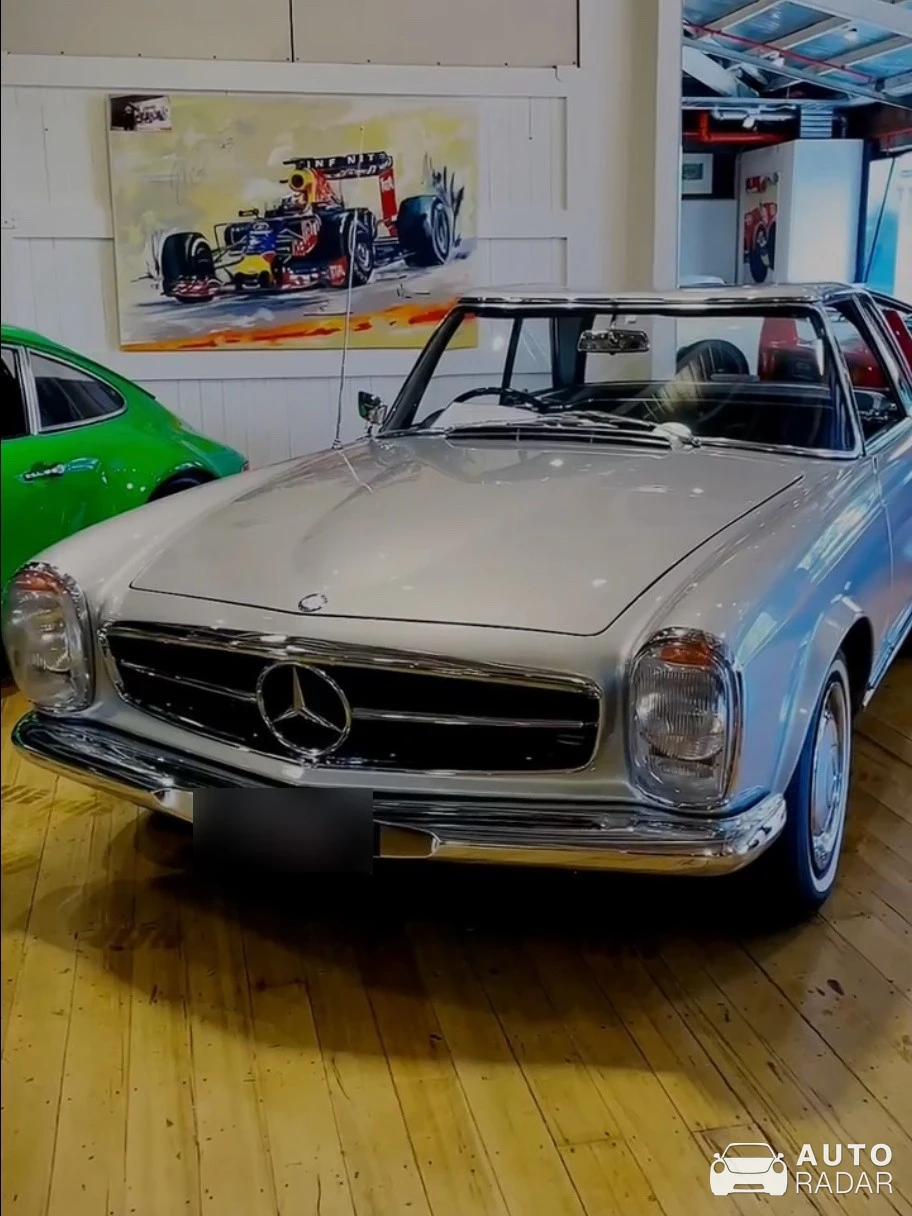 Mercedes-Benz W113 spotted in Coomoo Coomoo