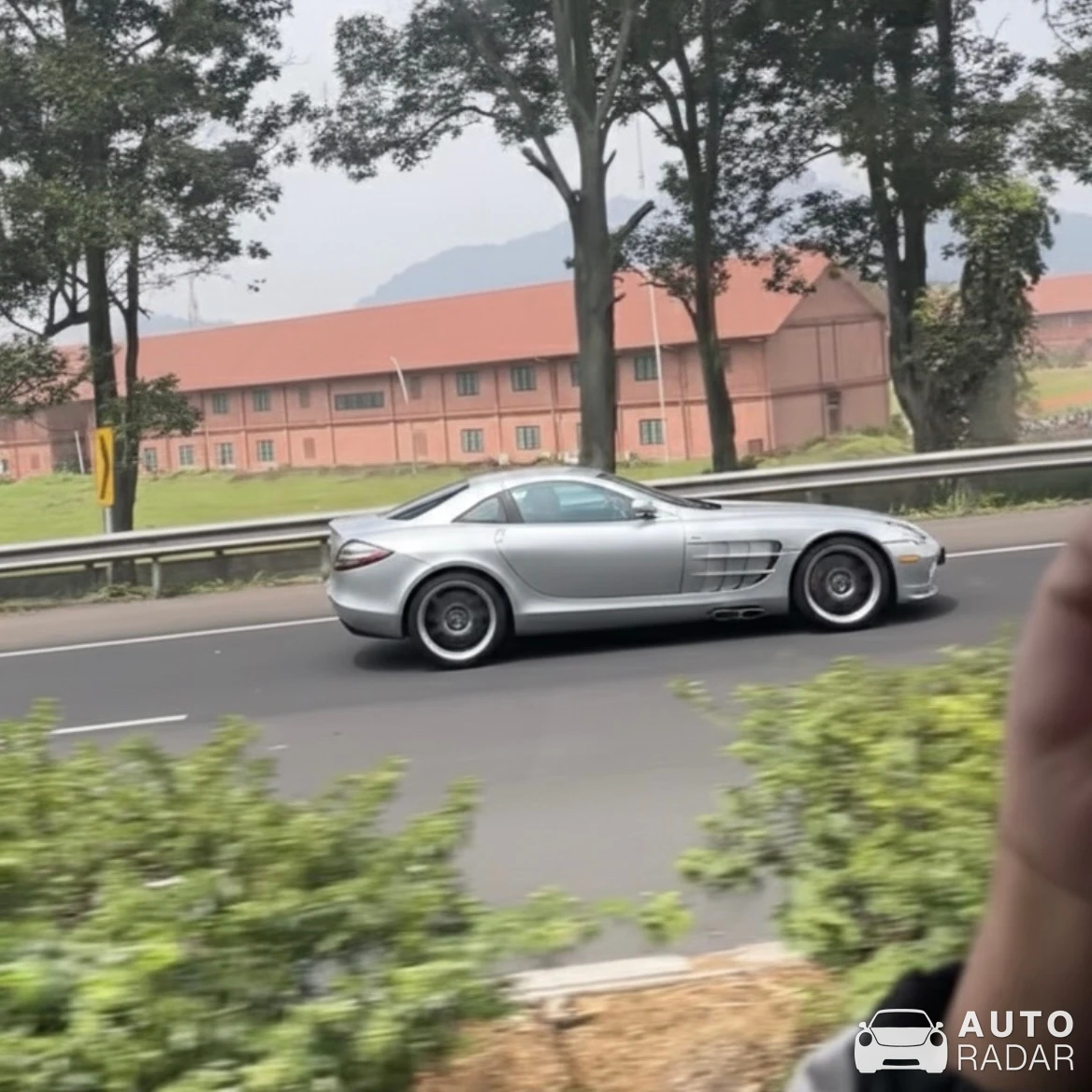 Mercedes-Benz SLR McLaren spotted in Cimahi, Indonesia
