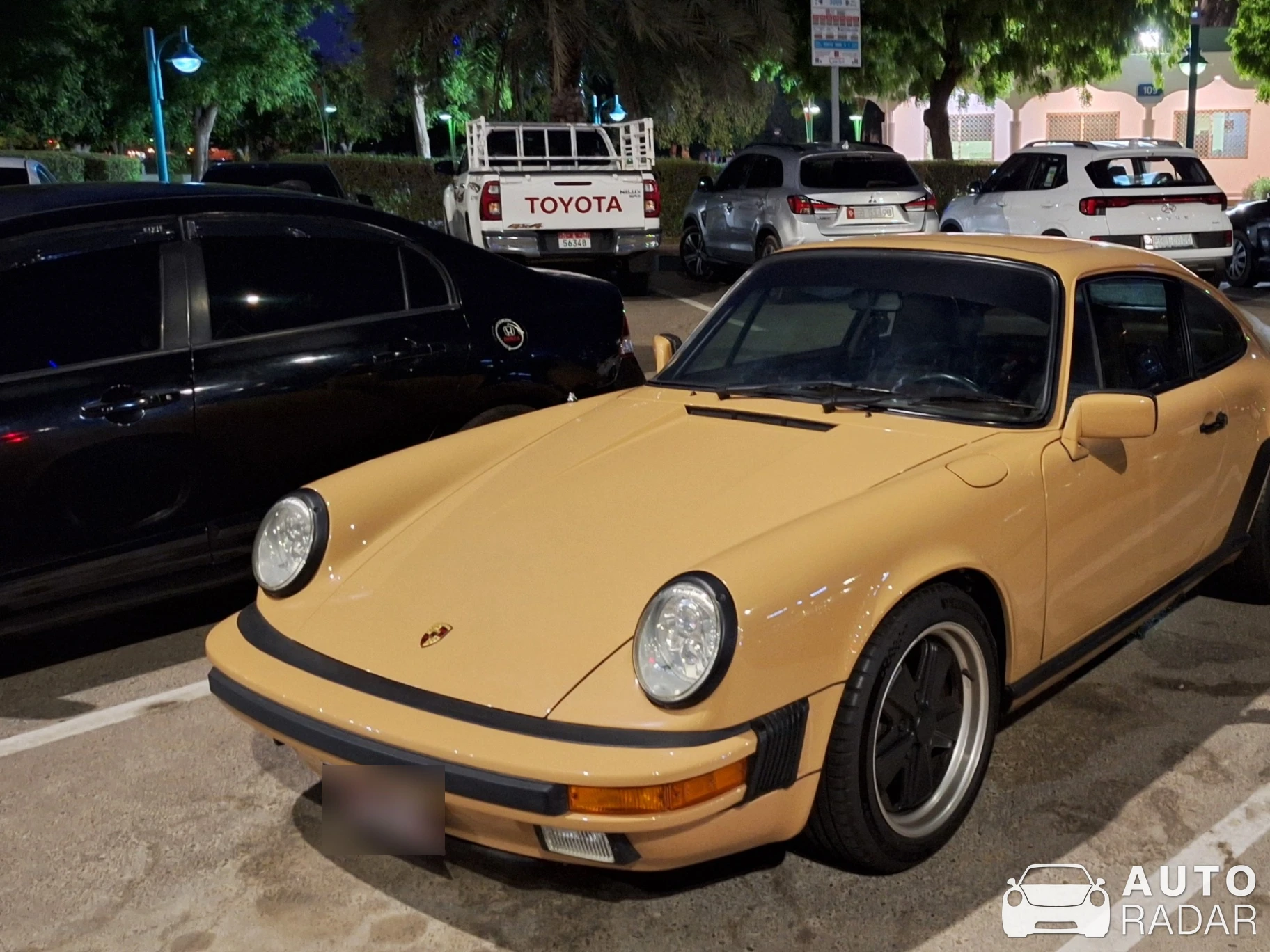 Porsche 911 SC spotted in Abu Dhabi, United Arab Emirates