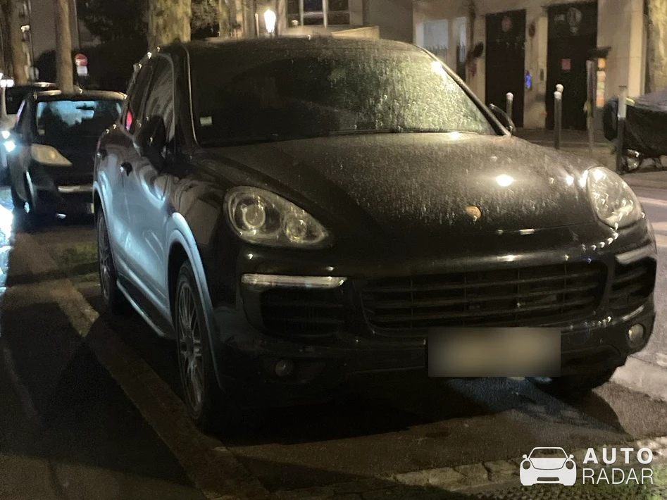 Porsche Cayenne spotted in Boulogne-Billancourt, France