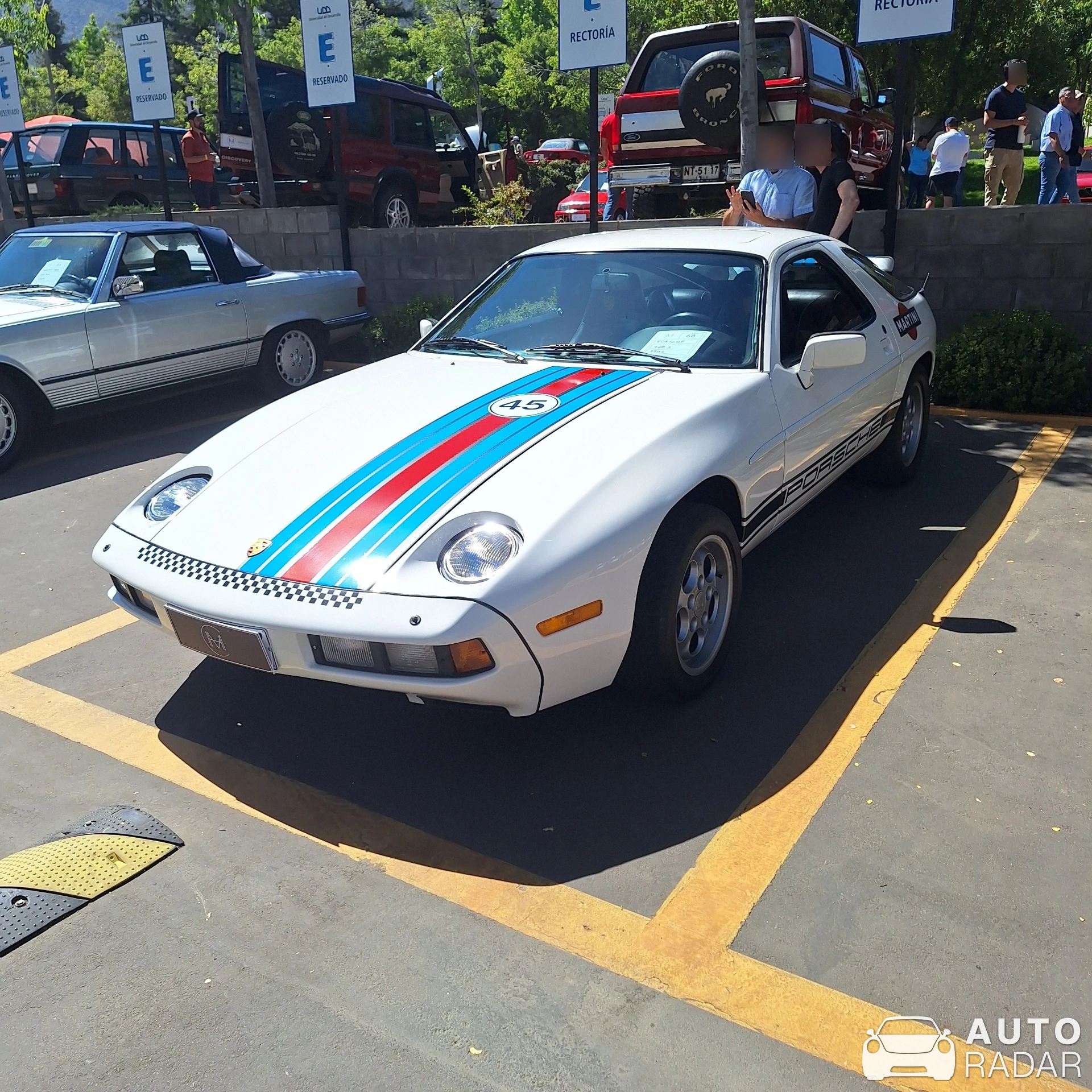 Porsche 928 spotted in Las Condes, Chile