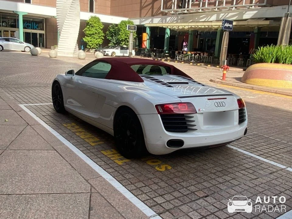 Audi R8 V8 Spyder 2013 spotted in Singapore