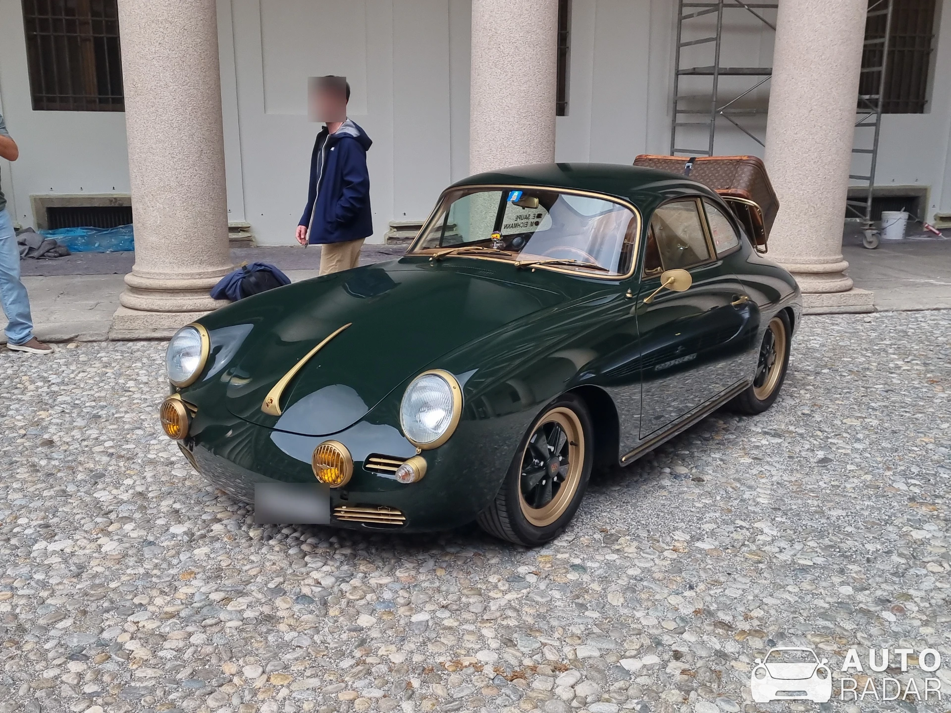 Porsche 356 SC spotted in Milano