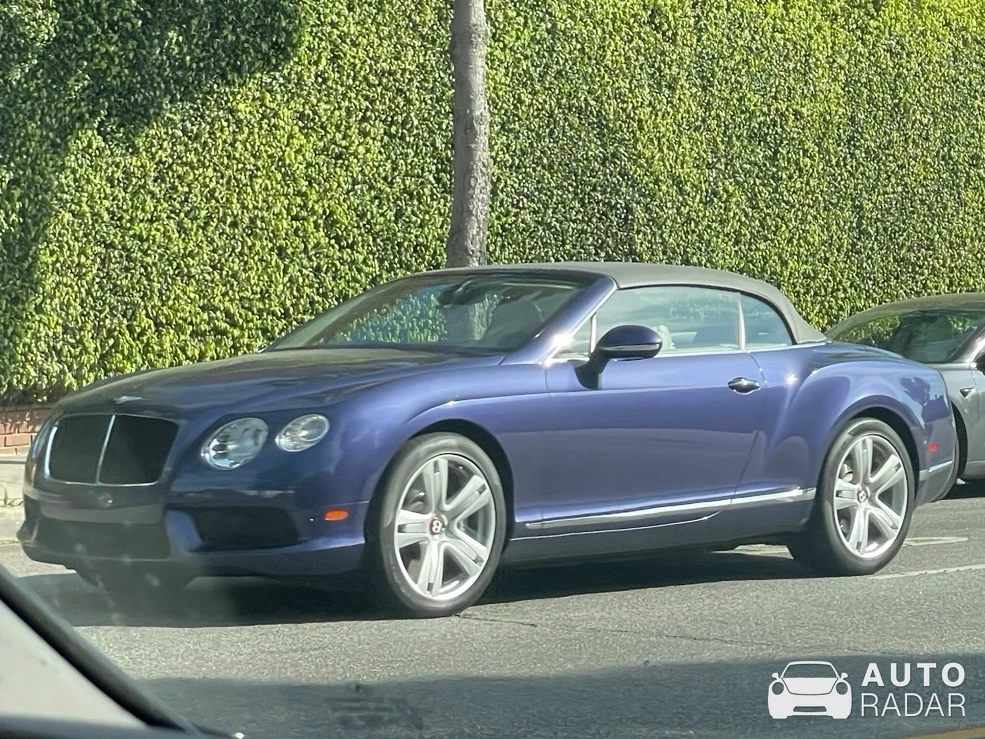 Bentley Continental GTC V8 2020 Mulliner spotted in West Hollywood