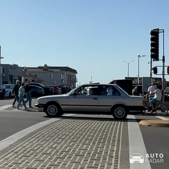 BMW 3 Series E30 spotted in Hermosa Beach, United States