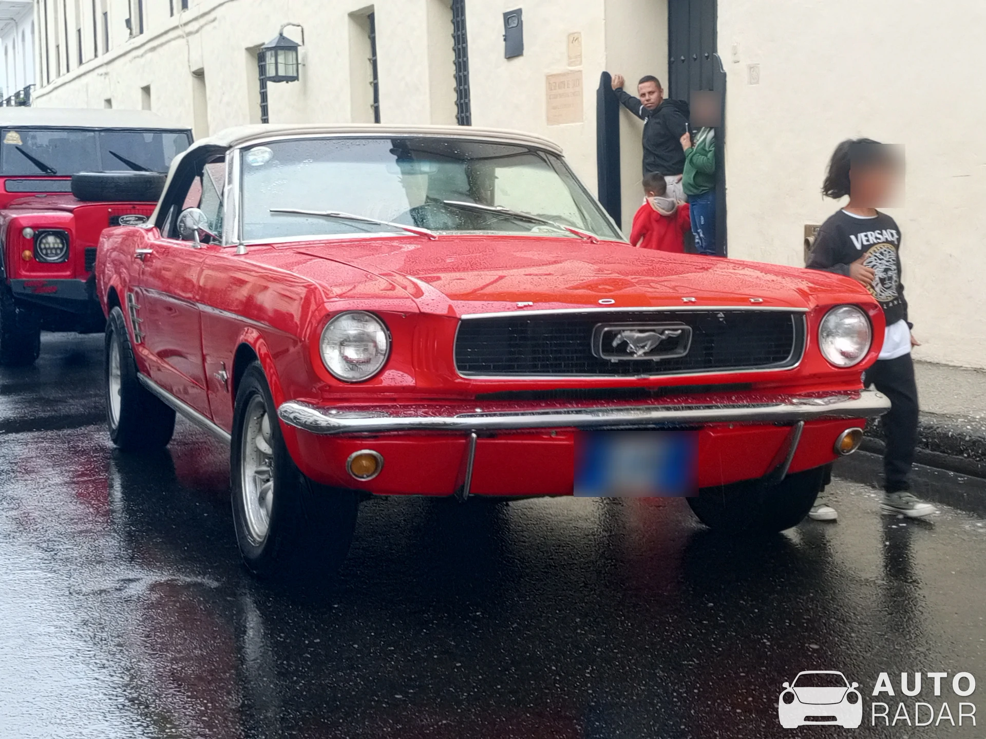 Ford Mustang Coupé 1966 spotted in Popayán