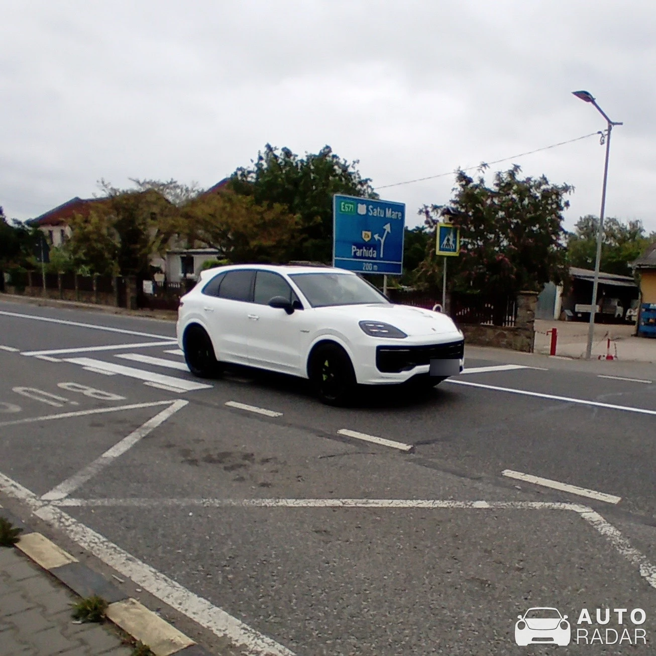 Porsche Cayenne Coupé E-Hybrid spotted in Tămășeu