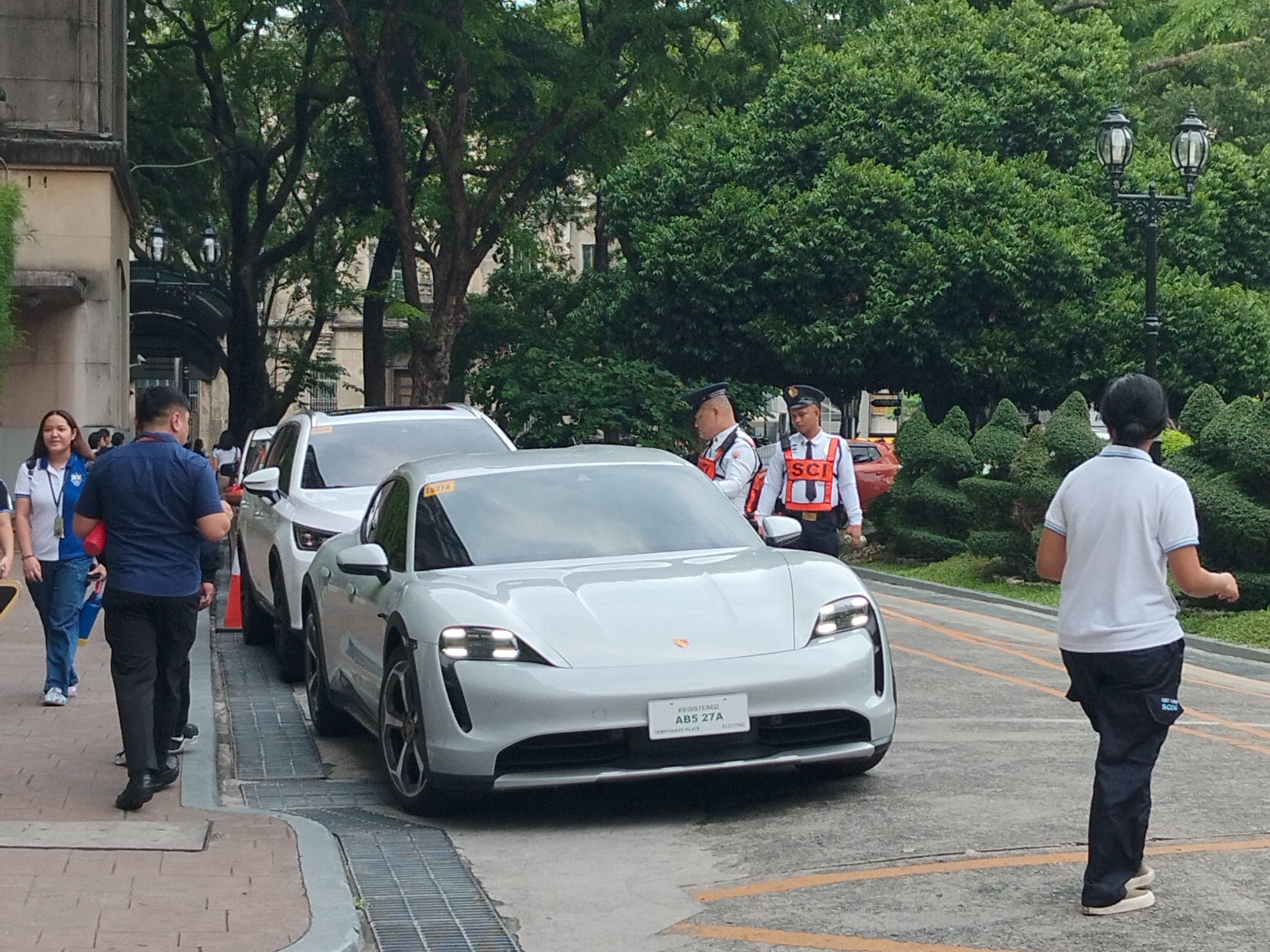 Porsche Taycan 4